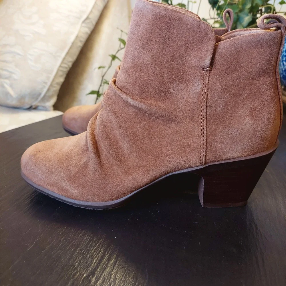 NEW!‎ Comfortiva Women's Brandy Ankle Boot Brown Waterproof Suede Size 7 $150